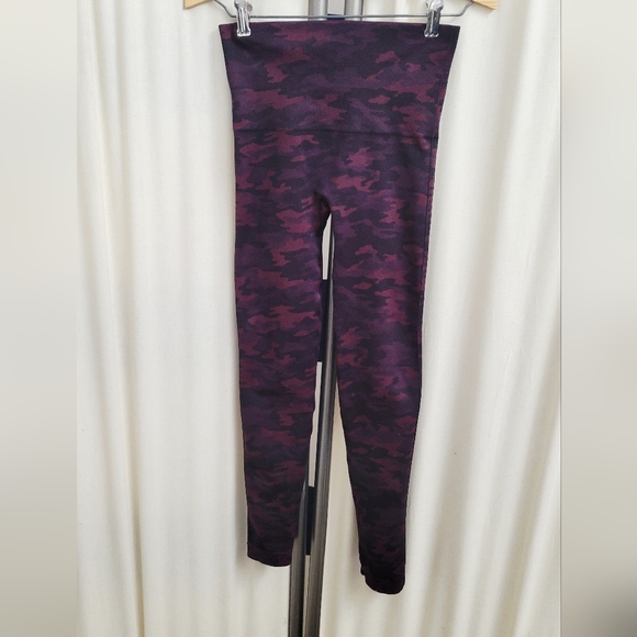SPANX Pants - Spanx Purple & Black Camouflage Leggings | Size Medium – Sculpting Activewear